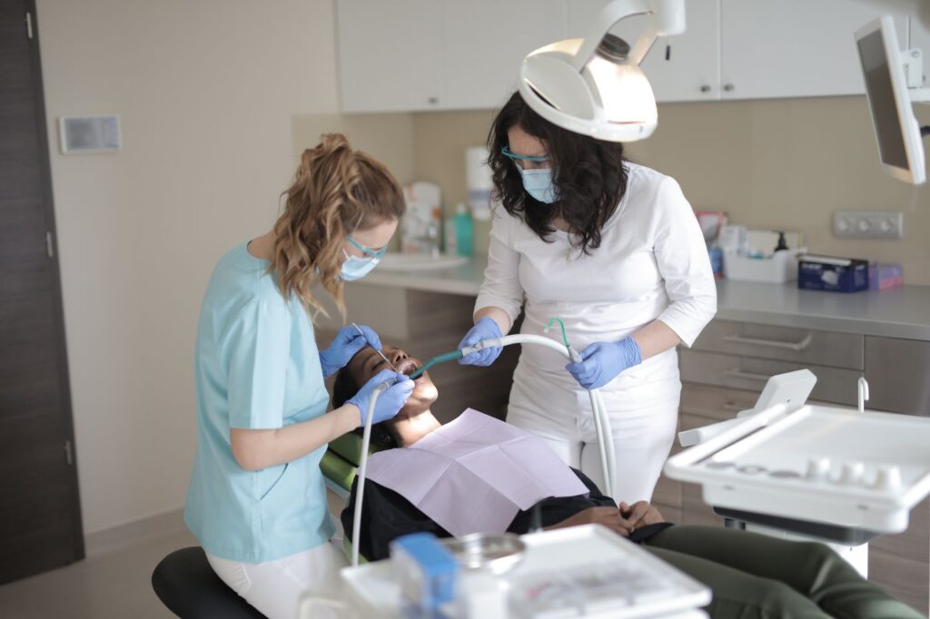 Cold testing separates a live pulp from a sinus problem in seconds