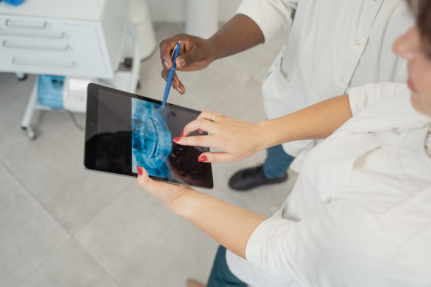 Failed Root Canal: Retreatment, Surgery or Extraction?
