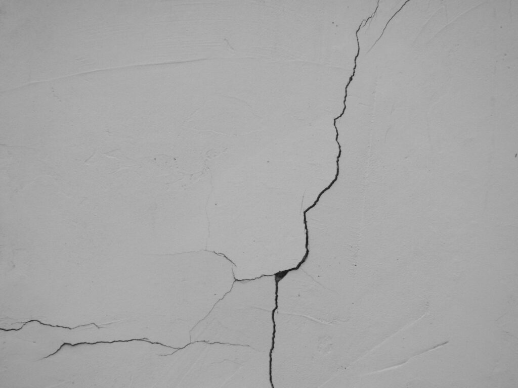 Without cuspal coverage a treated molar splits under normal chewing load