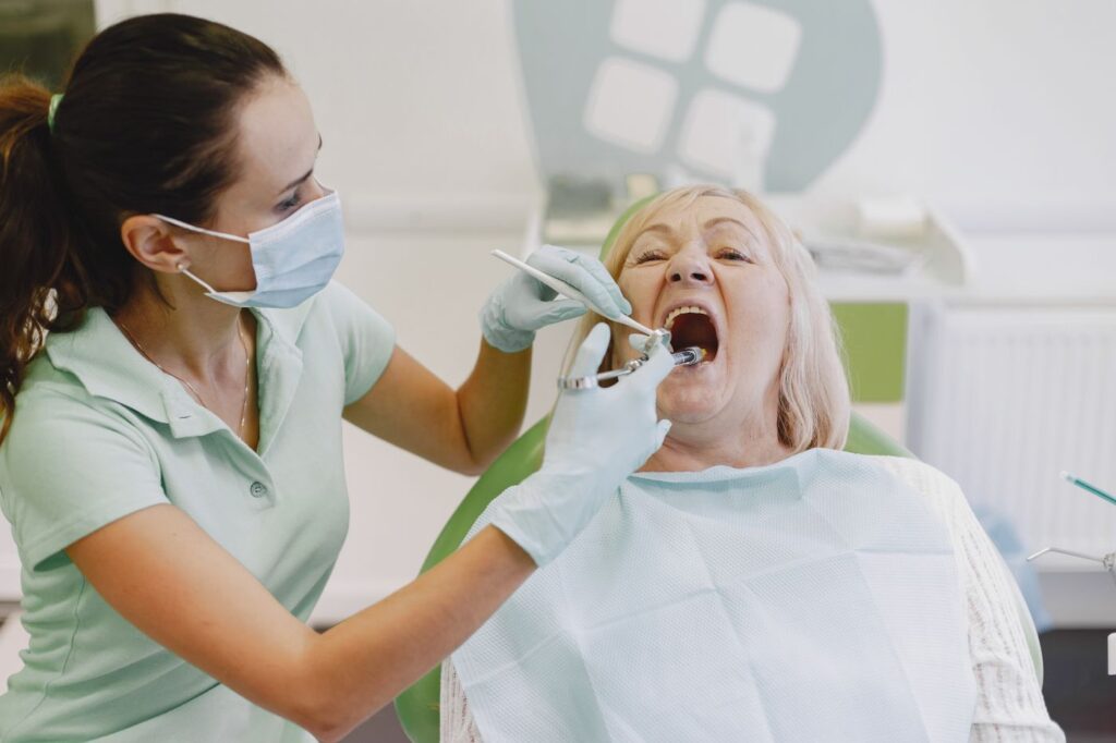 Age itself does not reduce the success of root canal treatment